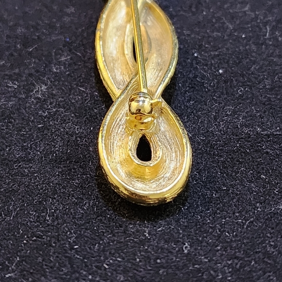 Vtg Signed Monet Gold Tone Ribbon Brooch Pin - Picture 8 of 9